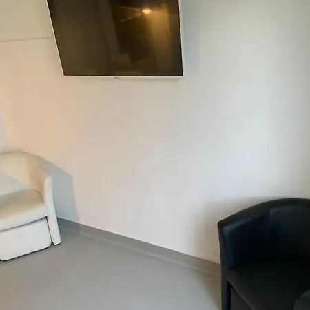 Flat Near Eiffel Tower Apartment *